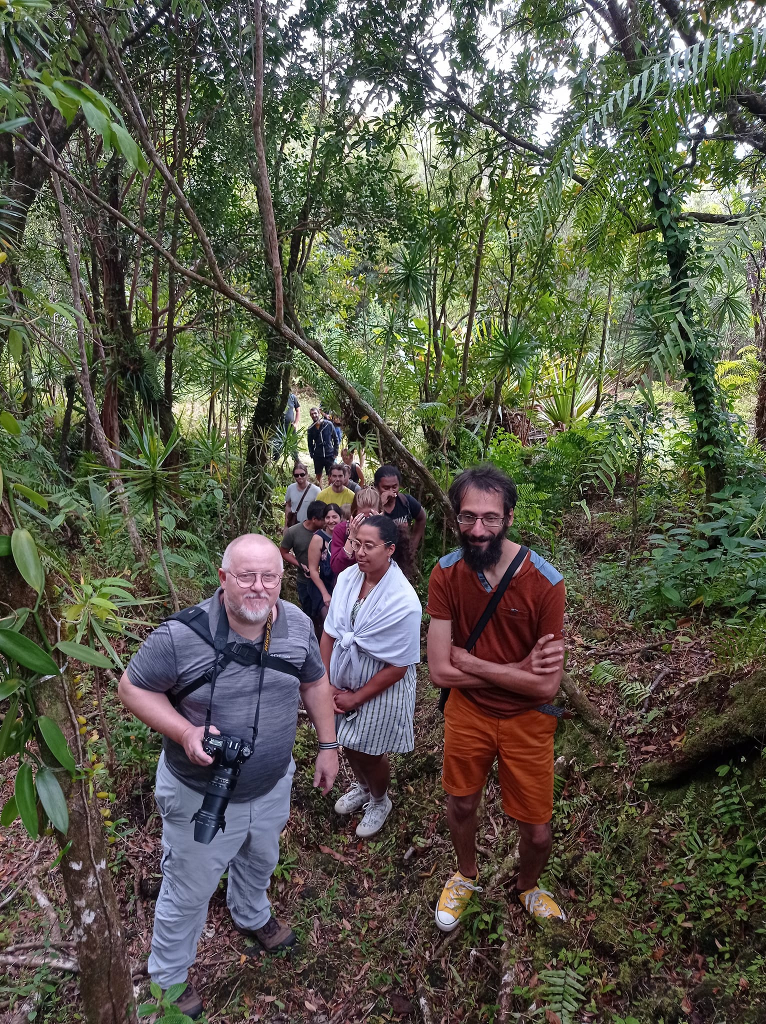 Visiteurs dans la plantation
